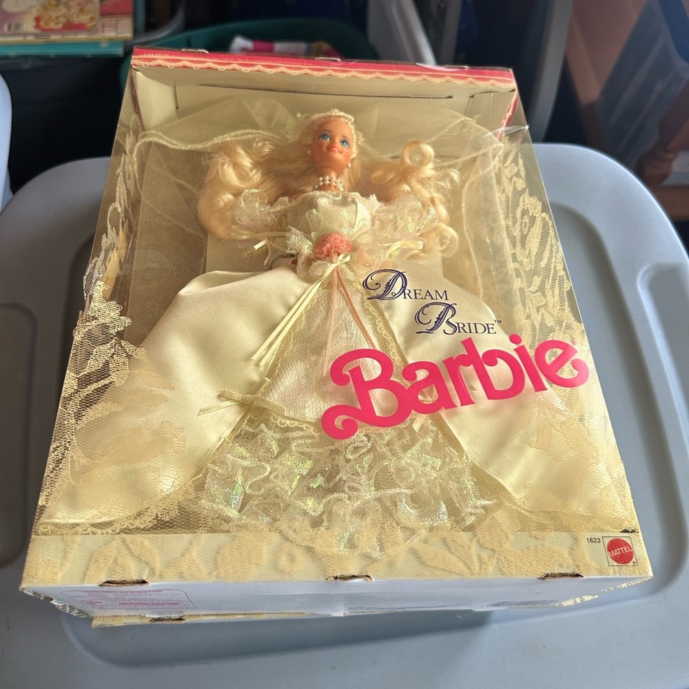 Barbie Cream Party Supplies Set